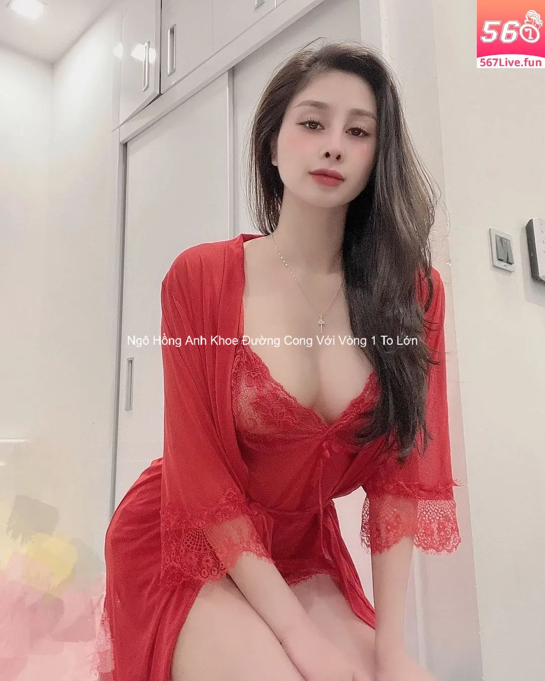 Ngô Hồng Anh Khoe Đường Cong Với Vòng 1 To Lớn 6