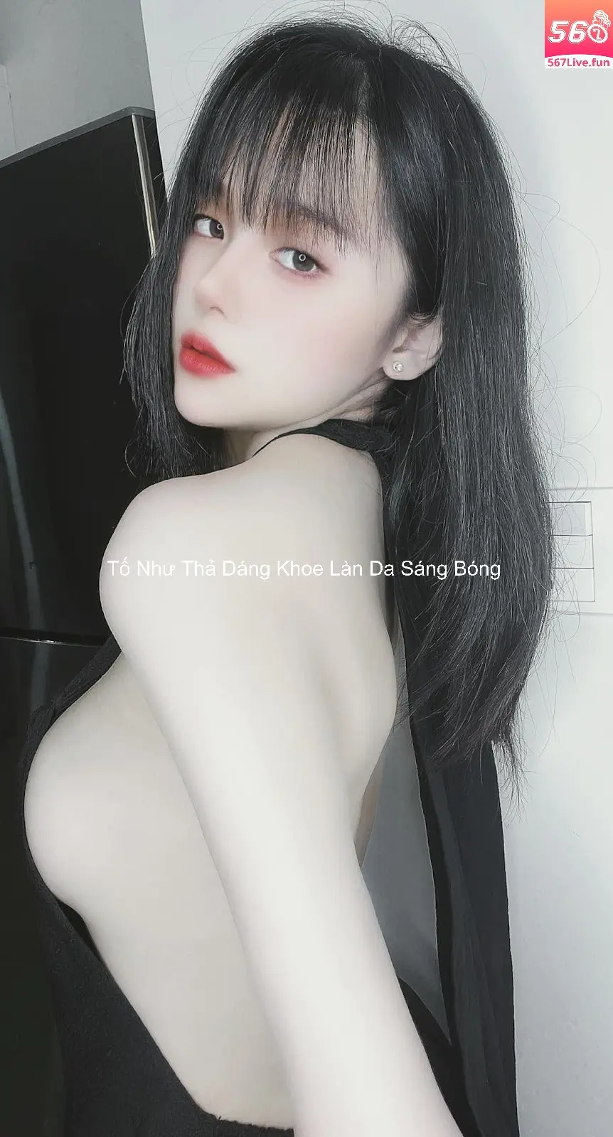 Tố Như Thả Dáng Khoe Làn Da Sáng Bóng 5